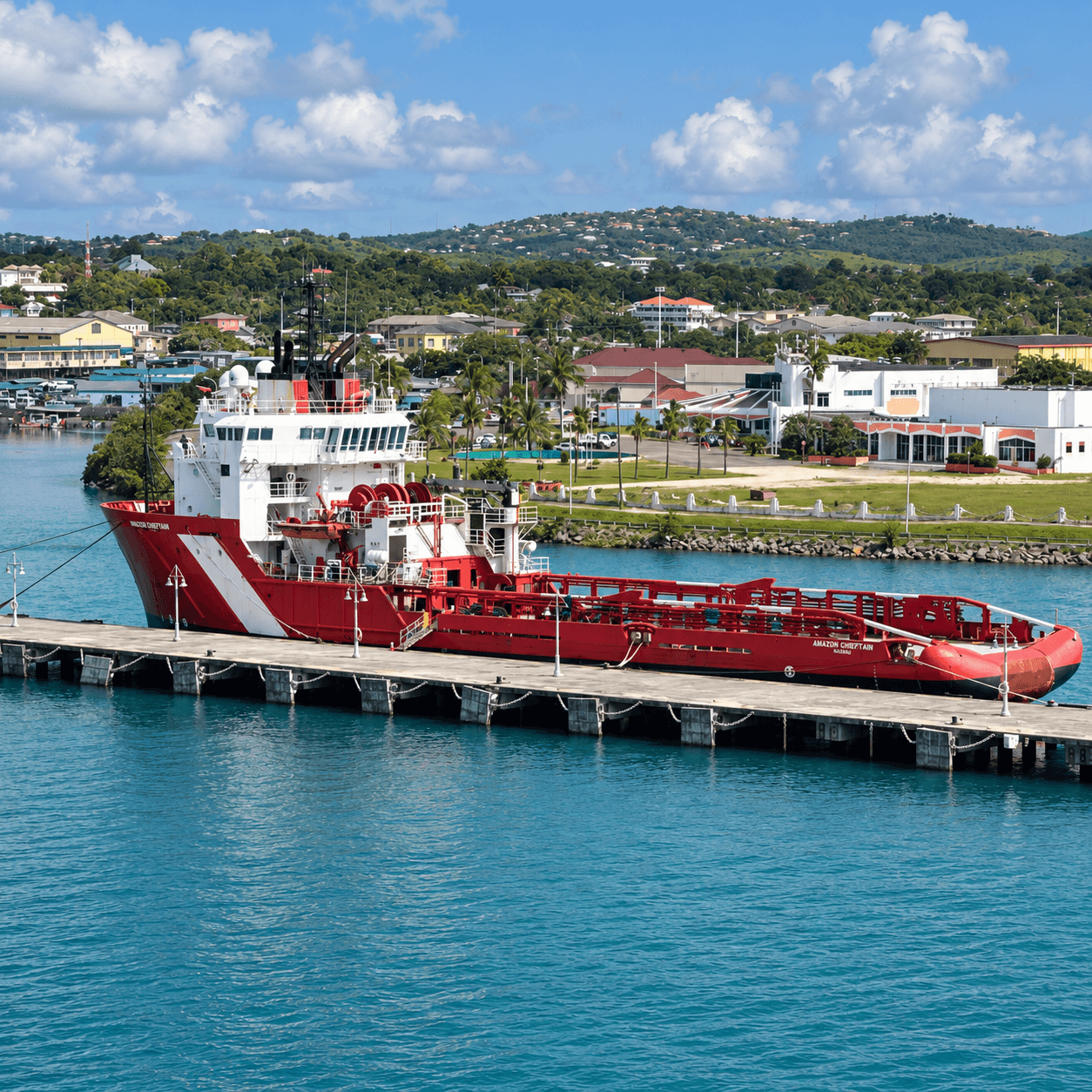 Enhanced image of SM Caribbean’s bunkering vessel alongside a quay